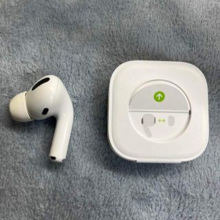 アップル(Apple)のairpods pro右耳のみ イヤーチップつき！(ストラップ/イヤホンジャック)