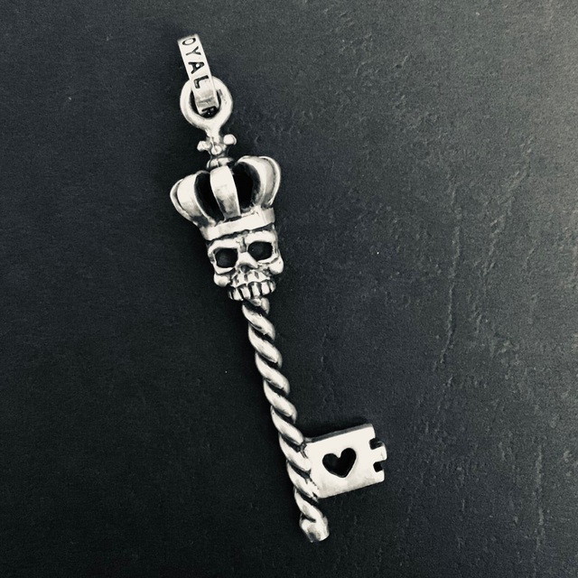 ROYALORDER(ロイヤルオーダー)の★ROYAL ORDER★ペンダントトップ SKULL KEY（SRRP134) メンズのアクセサリー(ネックレス)の商品写真