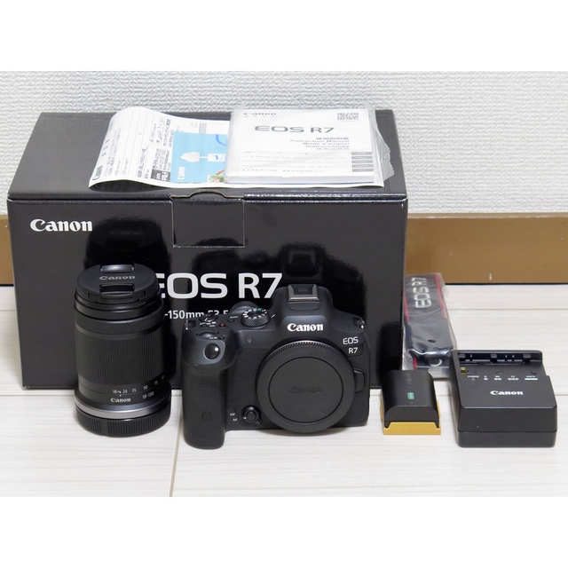 Canon(キヤノン)のCanon EOS R7 レンズキット　保証書あり スマホ/家電/カメラのカメラ(ミラーレス一眼)の商品写真