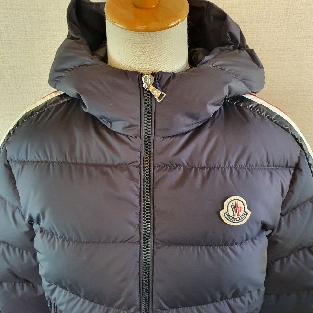 MONCLER(モンクレール)の【新品・未使用】MONCLER kids Chrale ダウンジャケット　14Y キッズ/ベビー/マタニティのキッズ服女の子用(90cm~)(ジャケット/上着)の商品写真