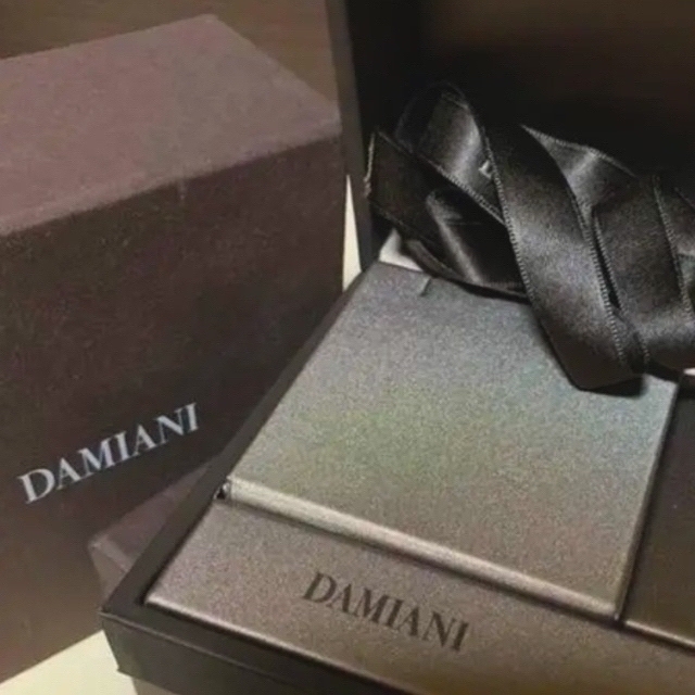 新品未開封/保証未開始 【DAMIANI】28万7100✩D.ICONホワイト 新品未開封/保証未開始 【DAMIANI】28万7100✩D.ICONホワイト