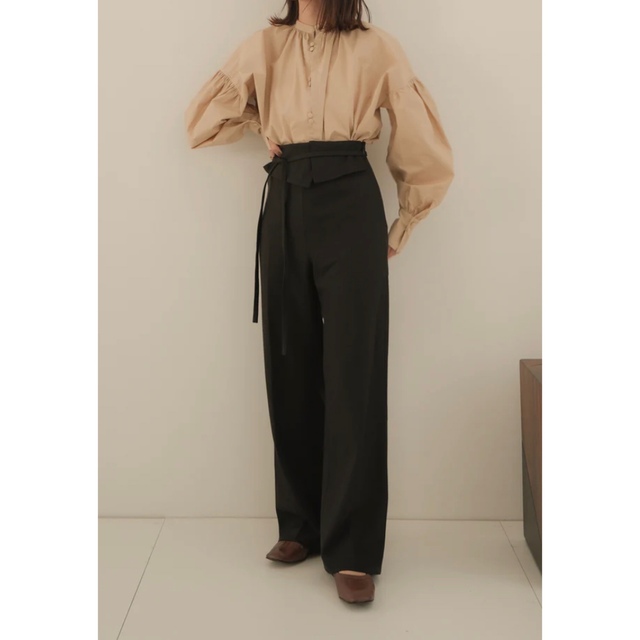 lawgy(ラウジー)の【新品・完売品】eaphi back button gather blouse レディースのトップス(シャツ/ブラウス(長袖/七分))の商品写真