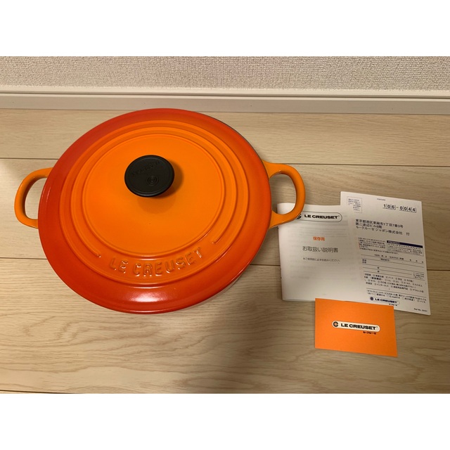 LE CREUSET(ルクルーゼ)のル・クルーゼ　鍋　ホーロー　22cm 未使用品　箱無し　オレンジ インテリア/住まい/日用品のキッチン/食器(調理道具/製菓道具)の商品写真