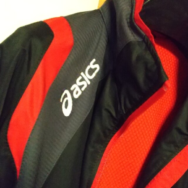asics(アシックス)のアシックス メンズのジャケット/アウター(ナイロンジャケット)の商品写真