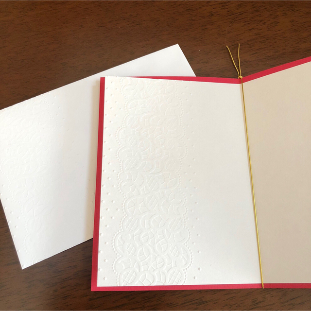 メッセージカードとエンボス封筒　ポインセチア　レッド ハンドメイドの文具/ステーショナリー(カード/レター/ラッピング)の商品写真