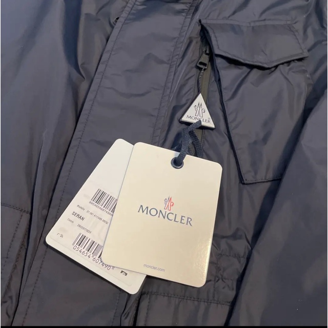 MONCLER(モンクレール)のモンクレール　新品　未使用　SERAN ナイロンジャケット メンズのジャケット/アウター(ナイロンジャケット)の商品写真