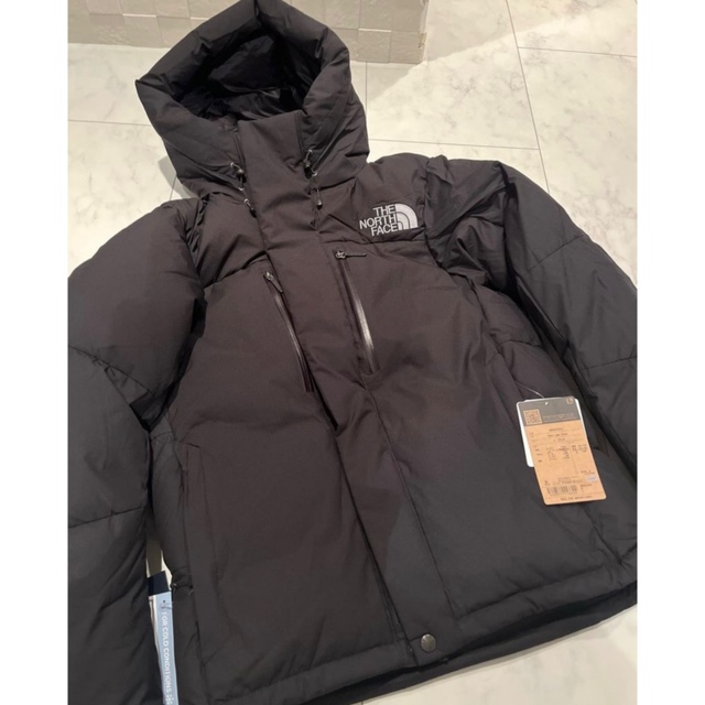 THE NORTH FACE(ザノースフェイス)の最新 ノースフェイス バルトロライトジャケット ブラックXLsize 新品未使用 メンズのジャケット/アウター(ダウンジャケット)の商品写真