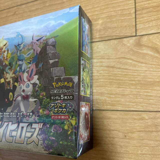 ポケモン(ポケモン)の【新品・未開封・シュリンク付き】ポケモンカード イーブイヒーローズ 1BOX エンタメ/ホビーのトレーディングカード(Box/デッキ/パック)の商品写真