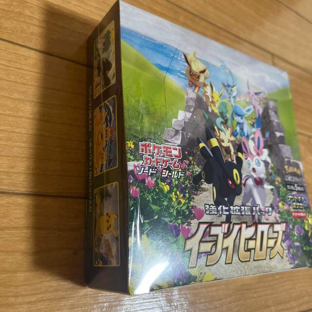 ポケモン(ポケモン)の【新品・未開封・シュリンク付き】ポケモンカード イーブイヒーローズ 1BOX エンタメ/ホビーのトレーディングカード(Box/デッキ/パック)の商品写真