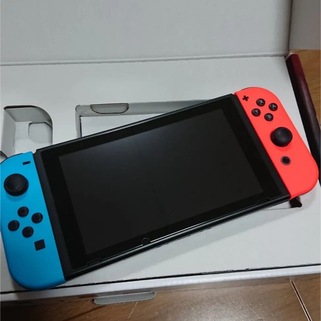 任天堂スイッチ 本体 新型 中古 エンタメ/ホビーのゲームソフト/ゲーム機本体(家庭用ゲーム機本体)の商品写真