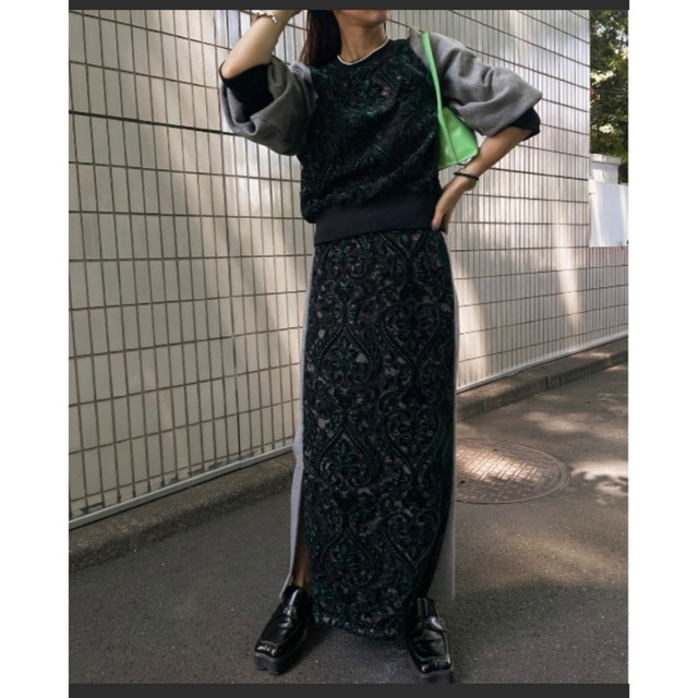 Ameri VINTAGE(アメリヴィンテージ)の【アメリ】LACE DOCKING SWEAT SKIRT レディースのスカート(ロングスカート)の商品写真