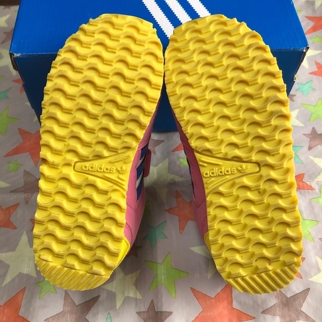 adidas(アディダス)のアディダス　キッズスニーカー　15.5cm キッズ/ベビー/マタニティのキッズ靴/シューズ(15cm~)(スニーカー)の商品写真