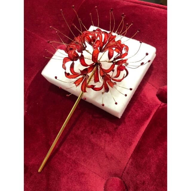 彼岸花 曼珠沙華 赤 ディップフラワー 簪 髪飾り ハンドメイドのアクセサリー(ヘアアクセサリー)の商品写真
