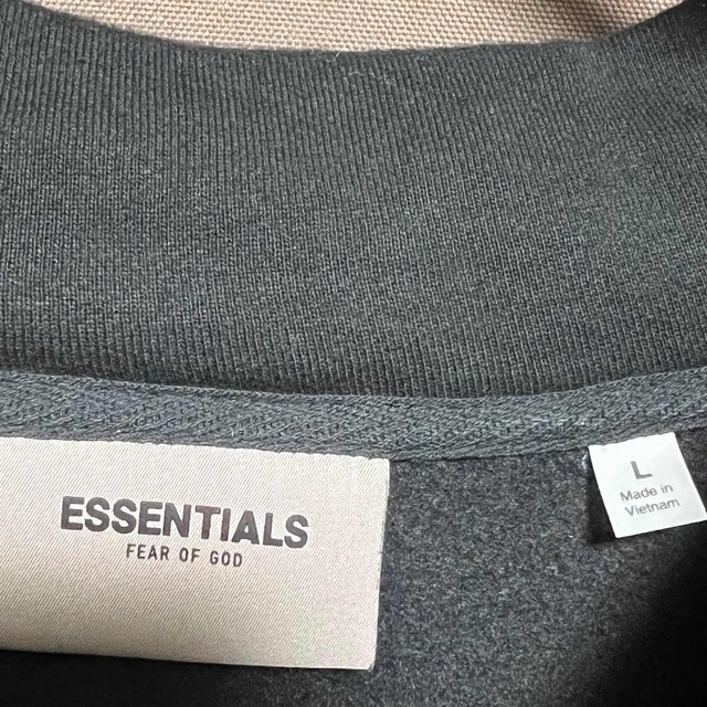 FEAR OF GOD(フィアオブゴッド)のFOG ESSENTIALS モックネックスウェット メンズのトップス(スウェット)の商品写真