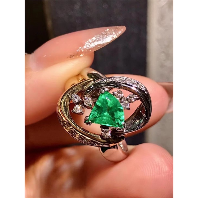 k18 天然 ダイヤモンド 0.09ct 手モチーフ ダイヤ リング-