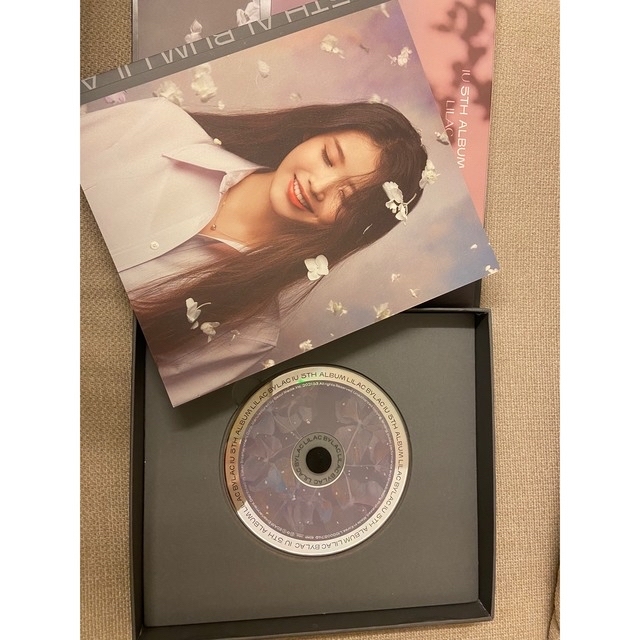 IU celebrity 5th album  エンタメ/ホビーのCD(K-POP/アジア)の商品写真