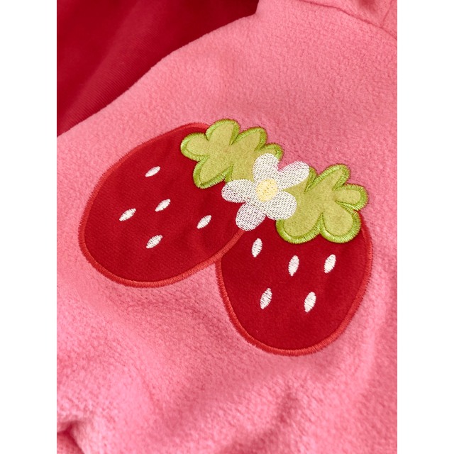 ペット　パーカー　いちごアップリケ　フリース　Lサイズ ハンドメイドのペット(ペット服/アクセサリー)の商品写真