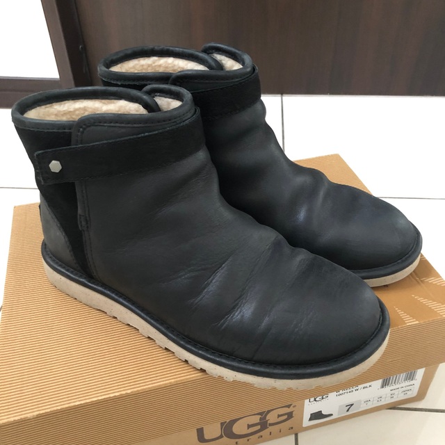 UGG(アグ)の10回程度着用UGG W RELALAシープ ブーツ スニーカー ファー完売レア レディースの靴/シューズ(ブーツ)の商品写真