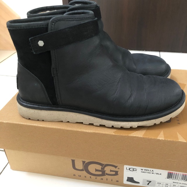 UGG(アグ)の10回程度着用UGG W RELALAシープ ブーツ スニーカー ファー完売レア レディースの靴/シューズ(ブーツ)の商品写真