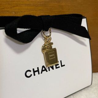 シャネル(CHANEL)の　【CHANEL】2022ホリデー 数量限定品 シャネル ノベルティ チャーム(ノベルティグッズ)