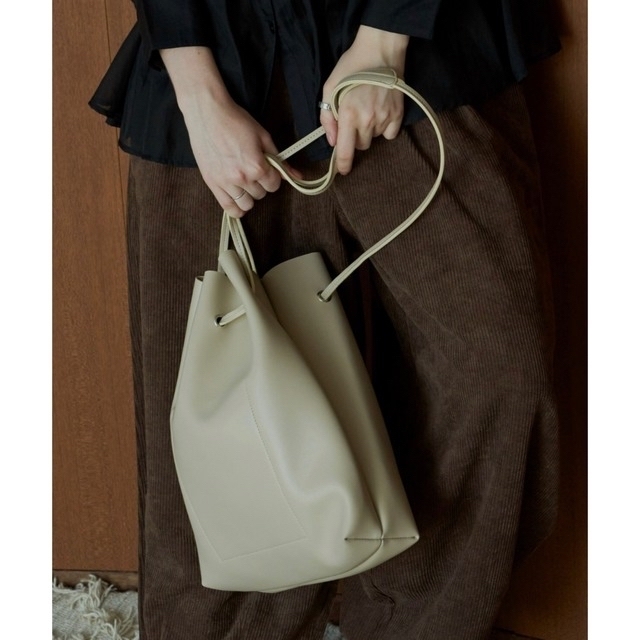 2点/専用 Libra Cue リブラキュー 巾着ショルダーバッグ グレー レディースのバッグ(ショルダーバッグ)の商品写真