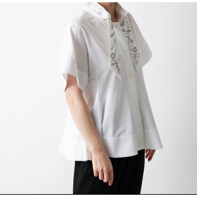 シーマリー　cccmalie ペプラム半袖ブラウス　ホワイト　美品 レディースのトップス(シャツ/ブラウス(半袖/袖なし))の商品写真