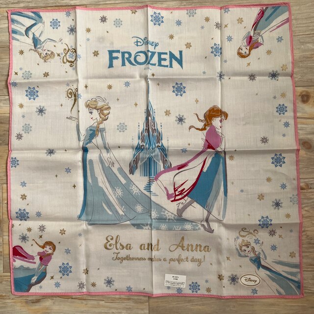 アナと雪の女王(アナトユキノジョオウ)のディズニー　アナと雪の女王　ハンカチ　雪の結晶　日本製　綿100% レディースのファッション小物(ハンカチ)の商品写真