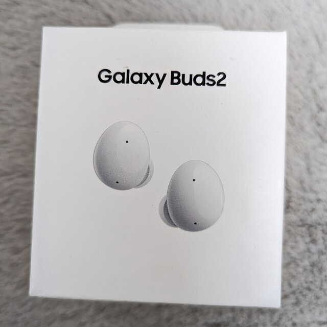 Galaxy(ギャラクシー)の新品未使用未開封　超没入型ワイヤレスイヤホン Galaxy Buds2 ホワイト スマホ/家電/カメラのオーディオ機器(ヘッドフォン/イヤフォン)の商品写真