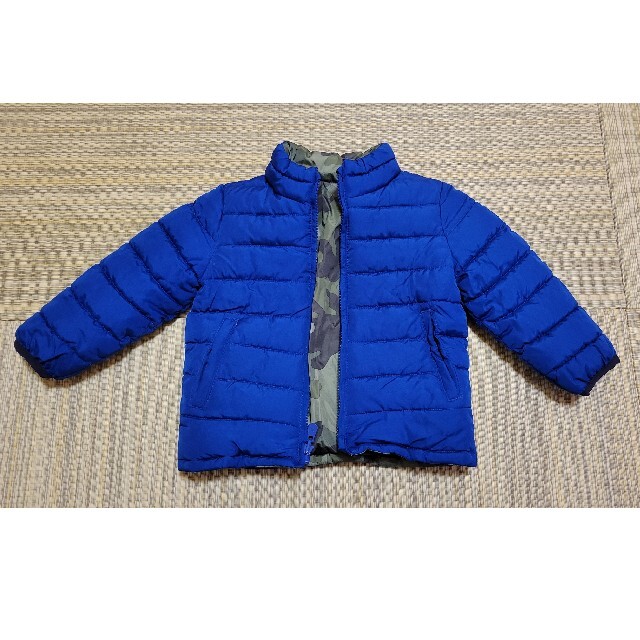 GAP(ギャップ)のGAP キッズリバーシブル ダウン 美品 キッズ/ベビー/マタニティのキッズ服男の子用(90cm~)(ジャケット/上着)の商品写真