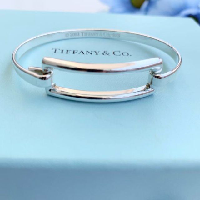 Tiffany & Co.(ティファニー)の【美品正規品】OLD TIFFANY　オープンレクタングル2003 バングル レディースのアクセサリー(ブレスレット/バングル)の商品写真