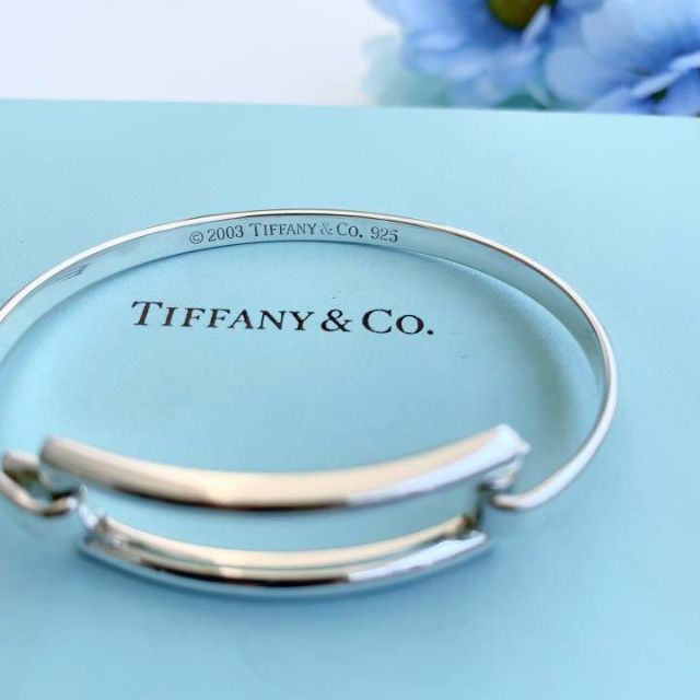 Tiffany & Co.(ティファニー)の【美品正規品】OLD TIFFANY　オープンレクタングル2003 バングル レディースのアクセサリー(ブレスレット/バングル)の商品写真