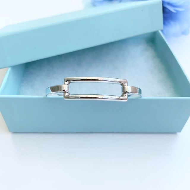 Tiffany & Co.(ティファニー)の【美品正規品】OLD TIFFANY　オープンレクタングル2003 バングル レディースのアクセサリー(ブレスレット/バングル)の商品写真