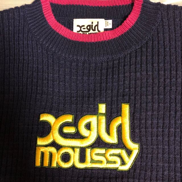 moussy(マウジー)のMOUSSY×X-girlコラボ♡XG LOGO LINE KNIT トップス紺 レディースのトップス(ニット/セーター)の商品写真