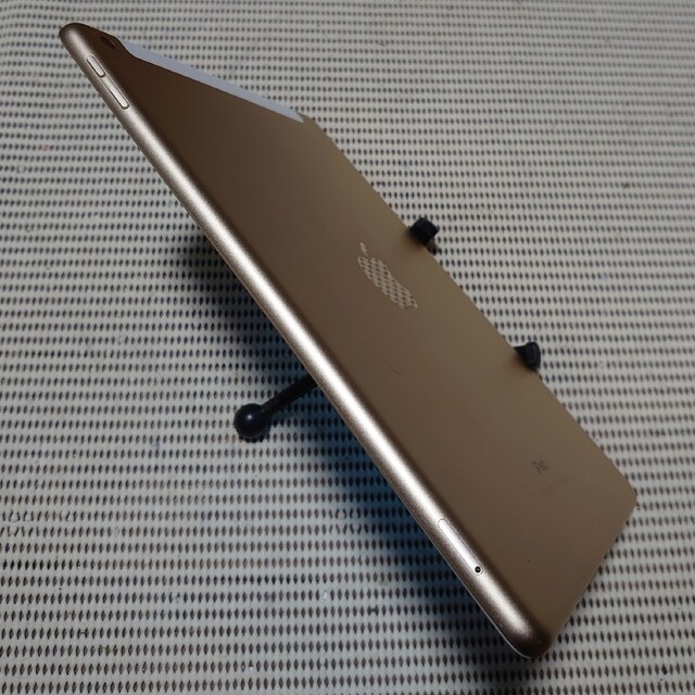 完動品SIMフリー液晶無傷iPad第5世代(A1823)本体32GBゴールド 4