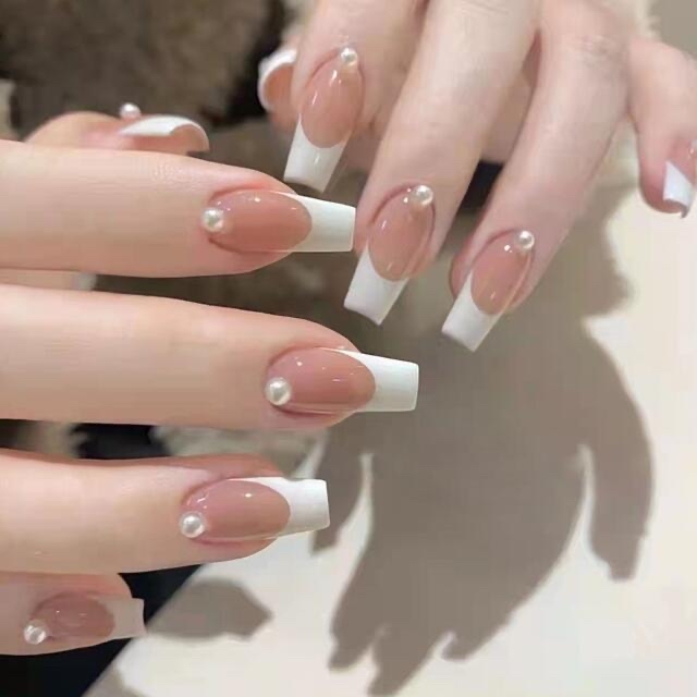 セールネイルチップ 白フレンチ ミニパール シンプル chateauduroi.co