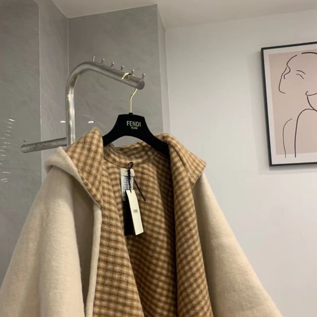 FENDI fendi フェンディ ポンチョ（FENDI fendi フェンディ