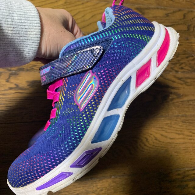 SKECHERS(スケッチャーズ)のスケッチャーズ　光るスニーカー　19センチ キッズ/ベビー/マタニティのキッズ靴/シューズ(15cm~)(スニーカー)の商品写真