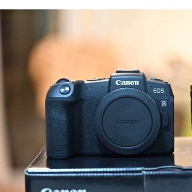 一番人気物 Canon - 【最終値下げ】【新品同様】Canon EOS RP ボディ