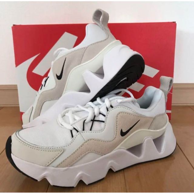 ナイキ　WMNS NIKE RYZ 365 新品　スニーカー　24cm