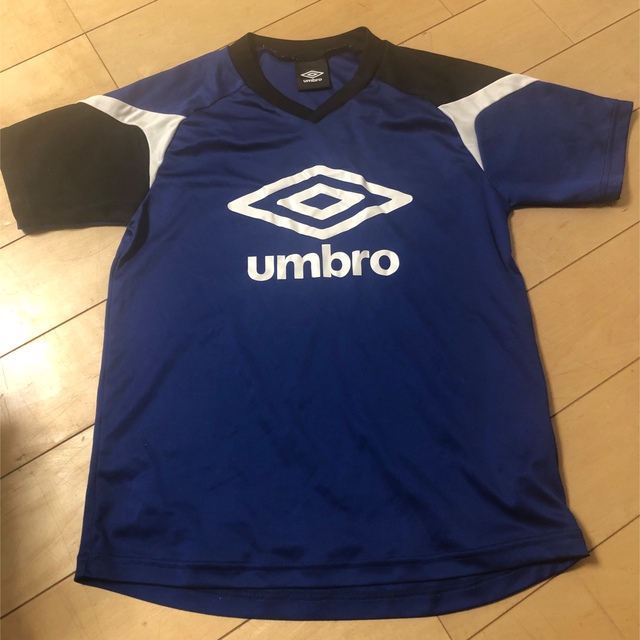 UMBRO(アンブロ)のサッカー  Tシャツ 150小さめ（140くらい？） キッズ/ベビー/マタニティのキッズ服男の子用(90cm~)(Tシャツ/カットソー)の商品写真