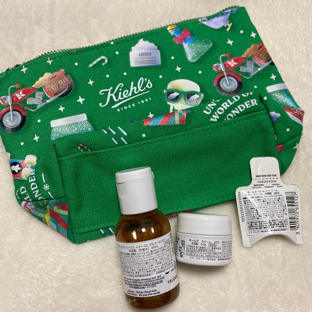 Kiehl's(キールズ)の【新品未使用】キールズ　限定ポーチ&サンプル３点 コスメ/美容のキット/セット(サンプル/トライアルキット)の商品写真