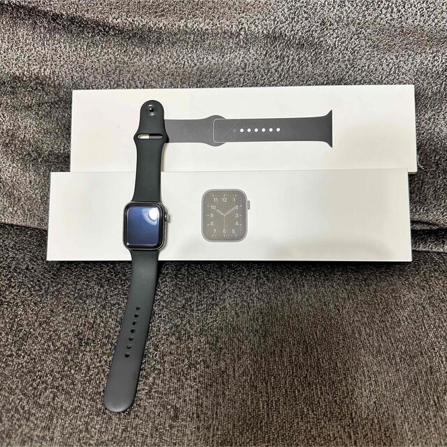 Apple(アップル)のApple Watch SE 40mm 第1世代 GPSモデル メンズの時計(腕時計(デジタル))の商品写真