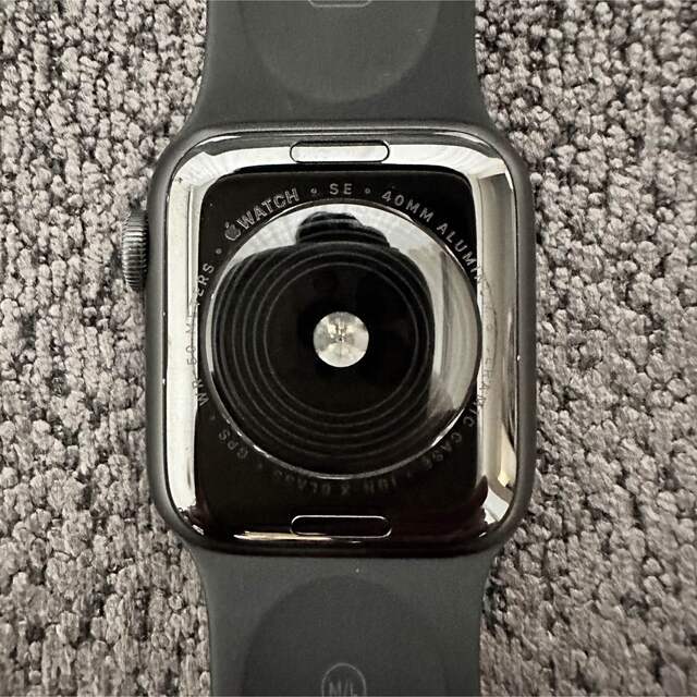 Apple(アップル)のApple Watch SE 40mm 第1世代 GPSモデル メンズの時計(腕時計(デジタル))の商品写真