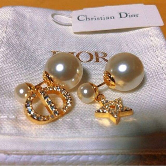 ◇高品質 Dior CDロゴ 揺れる ピアス パール ビジュー ゴールド 星