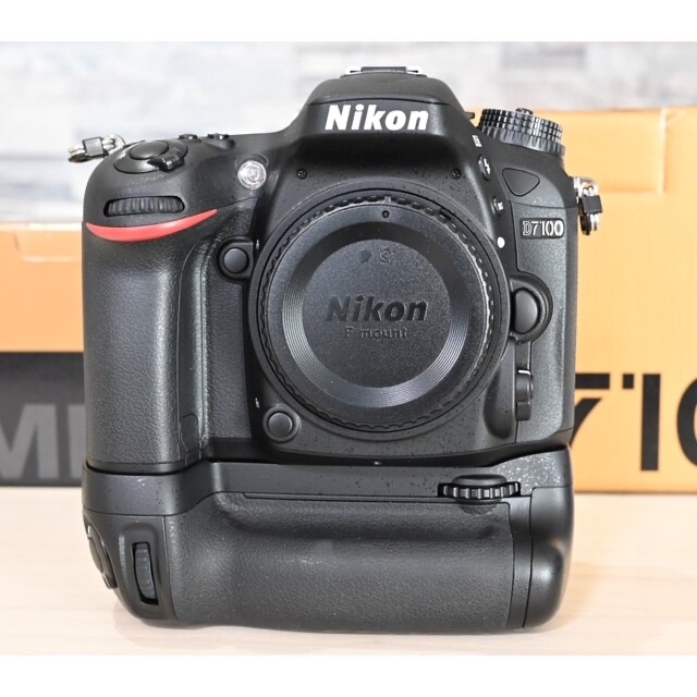 美品 ショット数100枚未満 Nikon D7100 MB-D15 付き ニコン