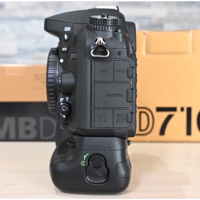 美品 ショット数100枚未満 Nikon D7100 MB-D15 付き ニコンの通販 by ...