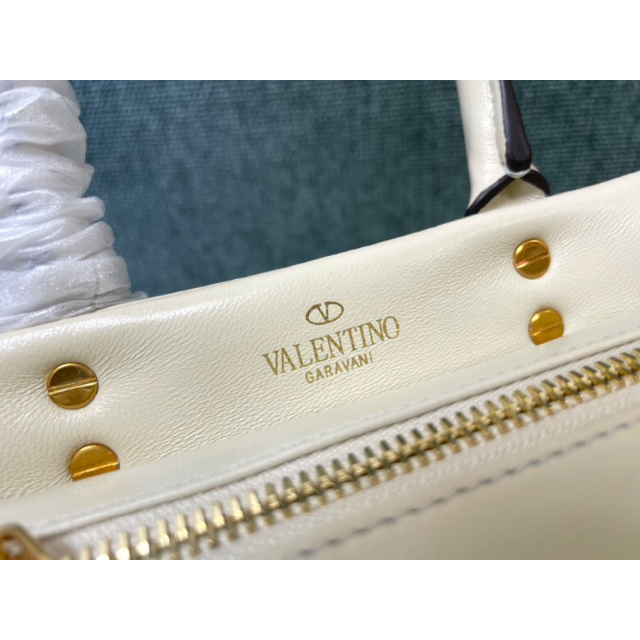 激レア/極美品 VALENTINO ワンスタッズ スモール ハンドバッグ