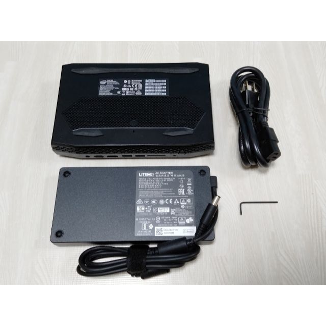 デスクトップ型PCintel NUC 第8世代 NUC8I7HVK BOXNUC8I7HVK