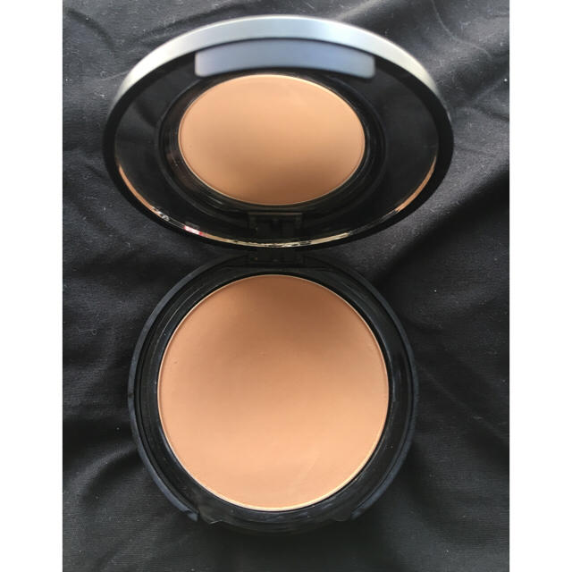 EMODA(エモダ)のEMODA  MUSE POWDER FOUNDATION B30 コスメ/美容のベースメイク/化粧品(ファンデーション)の商品写真