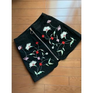 ザラ(ZARA)のBLACKPINK ジェニー着用　Zara 刺繍ミニスカート(ミニスカート)